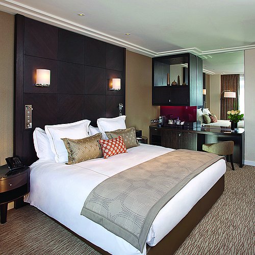 Reference hotel room in the Jumeirah Carlton Tower